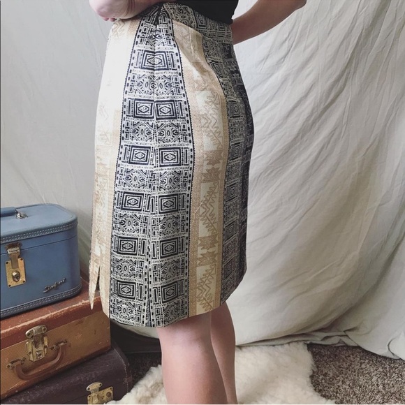 Black and Gold Pattern Pencil Skirt - Picture 4 of 8